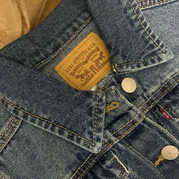 Girls LEVI’S blue Jean jacket - Picture 3 of 3